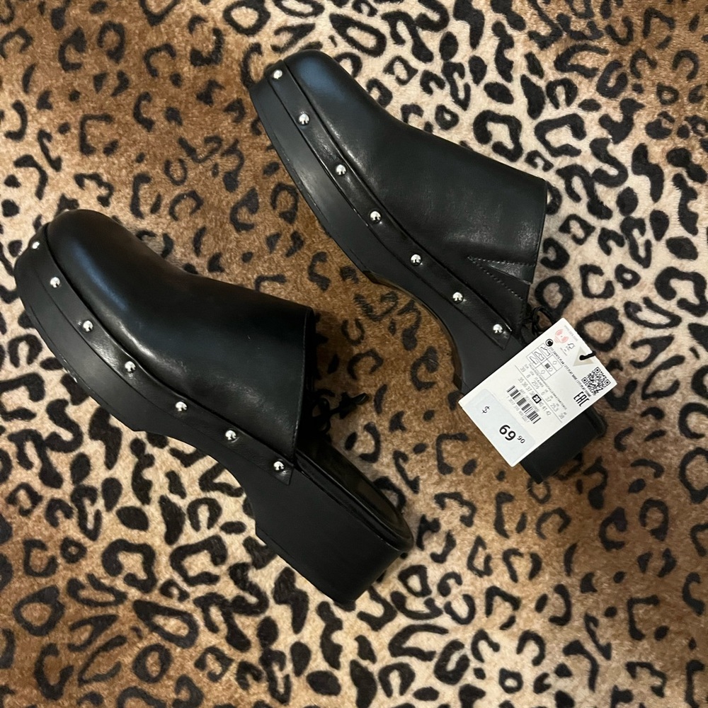 Zara Black Textured Mules with Studded Detail